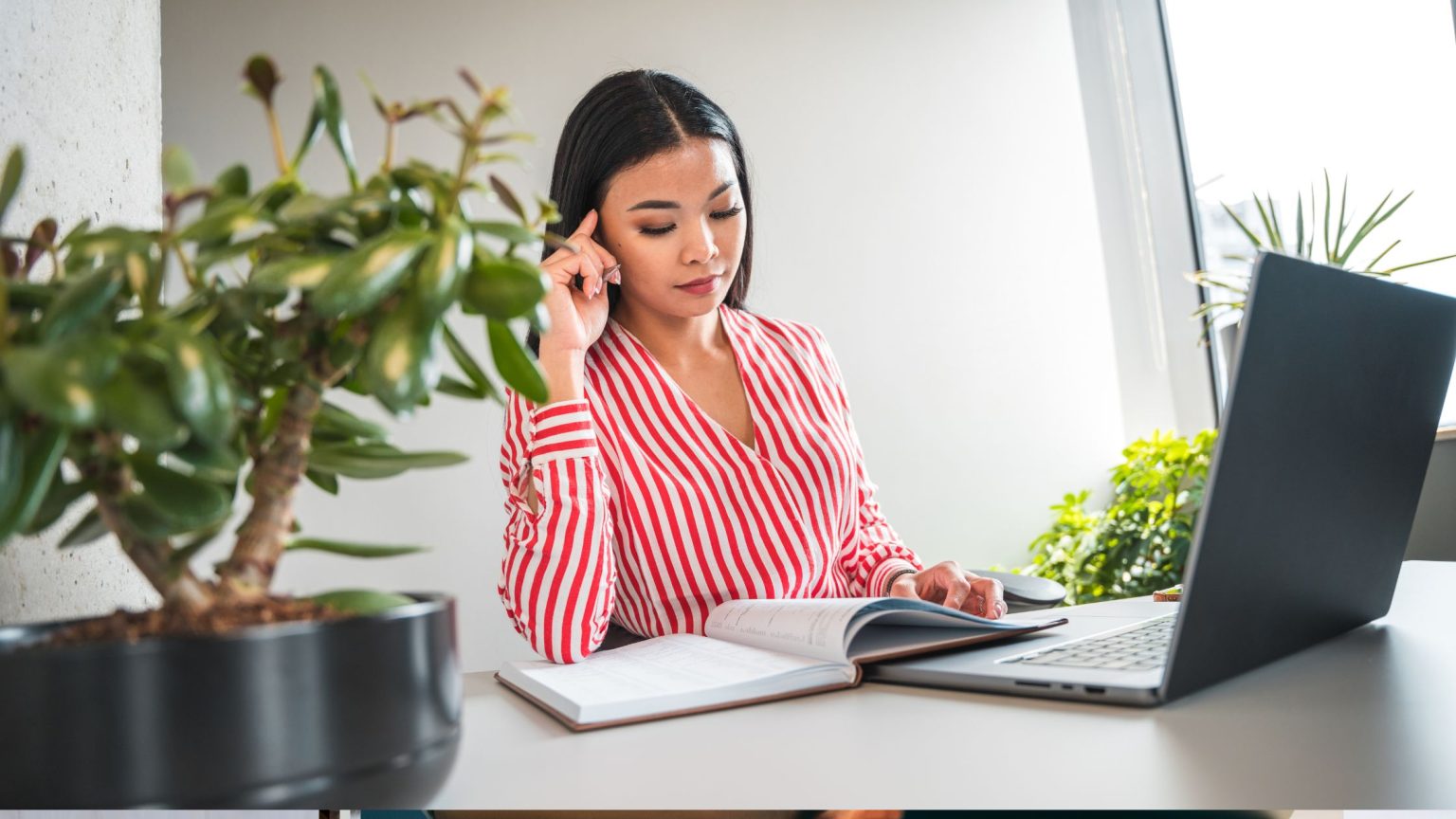 How Virtual Assistants Can Help Conveyancers Manage Deadlines and Paperwork